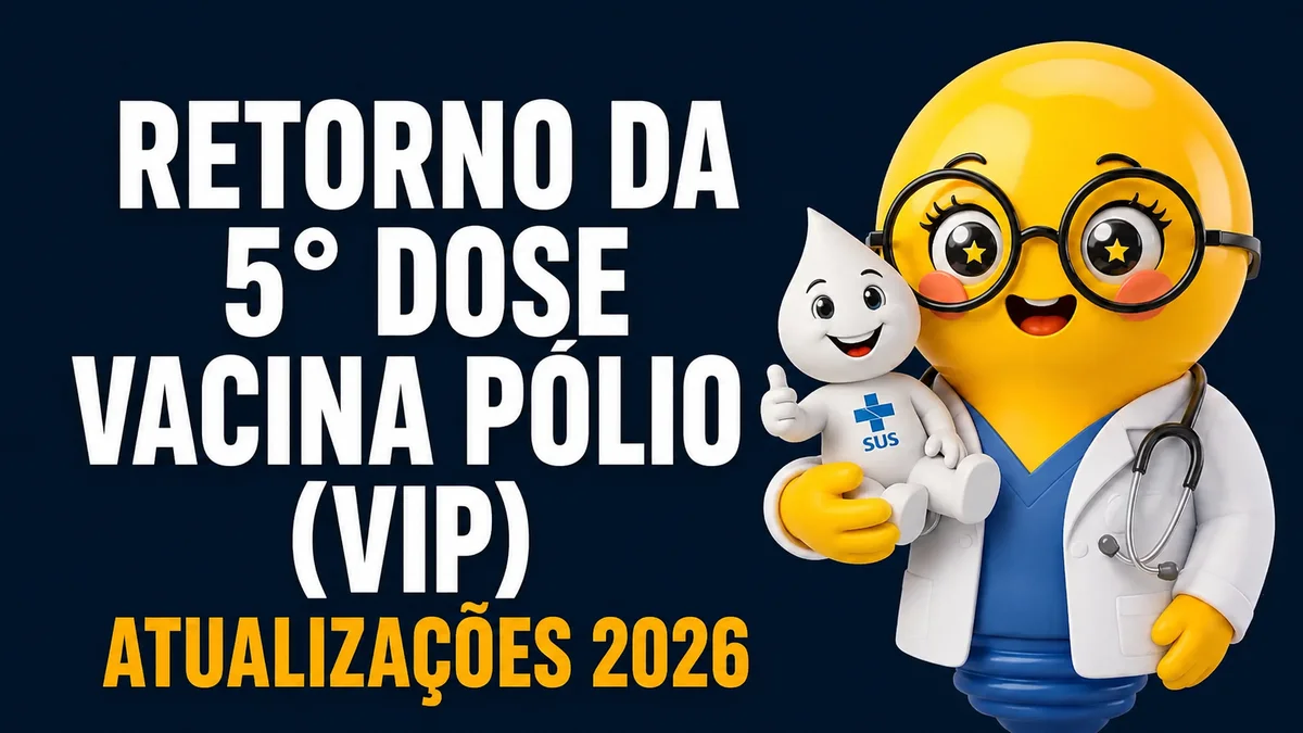 Imagem em formato de banner com fundo azul-marinho escuro. À esquerda, ocupa grande parte da arte um texto em letras maiúsculas, grandes e brancas, disposto em várias linhas: “RETORNO DA 5° DOSE VACINA PÓLIO (VIP)”. Logo abaixo, em letras grandes amarelas, está escrito: “ATUALIZAÇÕES 2026”. À direita, aparece uma personagem em estilo 3D, semelhante a uma bonequinha amarela brilhante em formato arredondado. Ela está vestida como profissional de saúde, usando jaleco branco, roupa azul por baixo e estetoscópio no pescoço. Seu rosto tem expressão alegre, com olhos grandes brilhantes, bochechas rosadas, sorriso aberto e óculos redondos pretos. A personagem segura no colo o mascote Zé Gotinha, representado como um pequeno boneco branco em formato de gota, sorridente, fazendo sinal positivo com o polegar levantado. No peito do mascote há uma cruz azul e a sigla “SUS”.